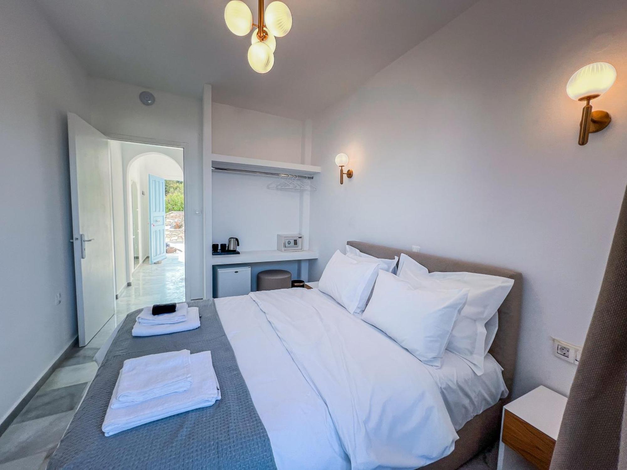 Yaleena Residences Drios Eksteriør billede